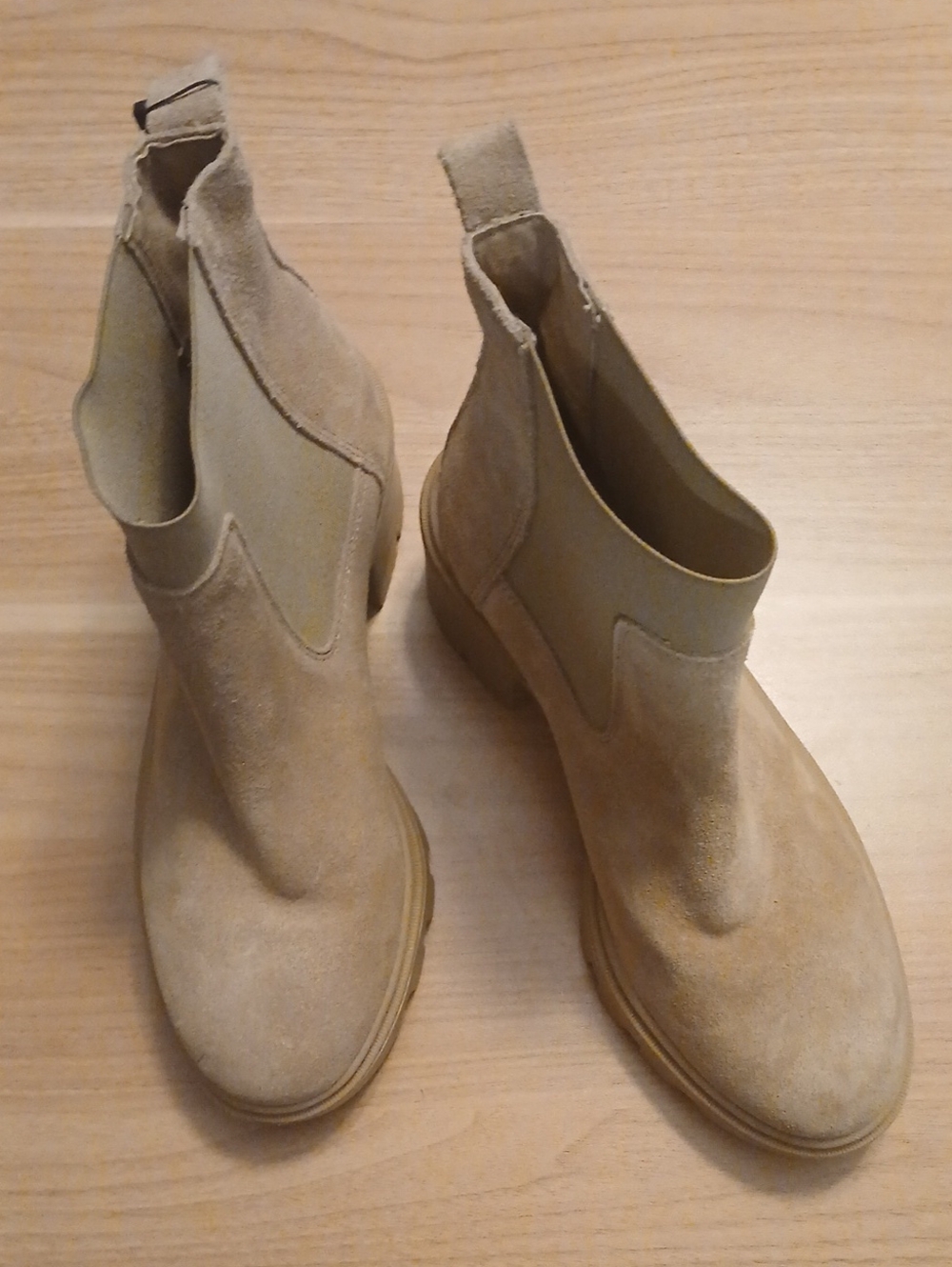 Antonio de Faria "Tara" Sand Suede Chelsea Ankle Boots in Size 7.5 (NWT)